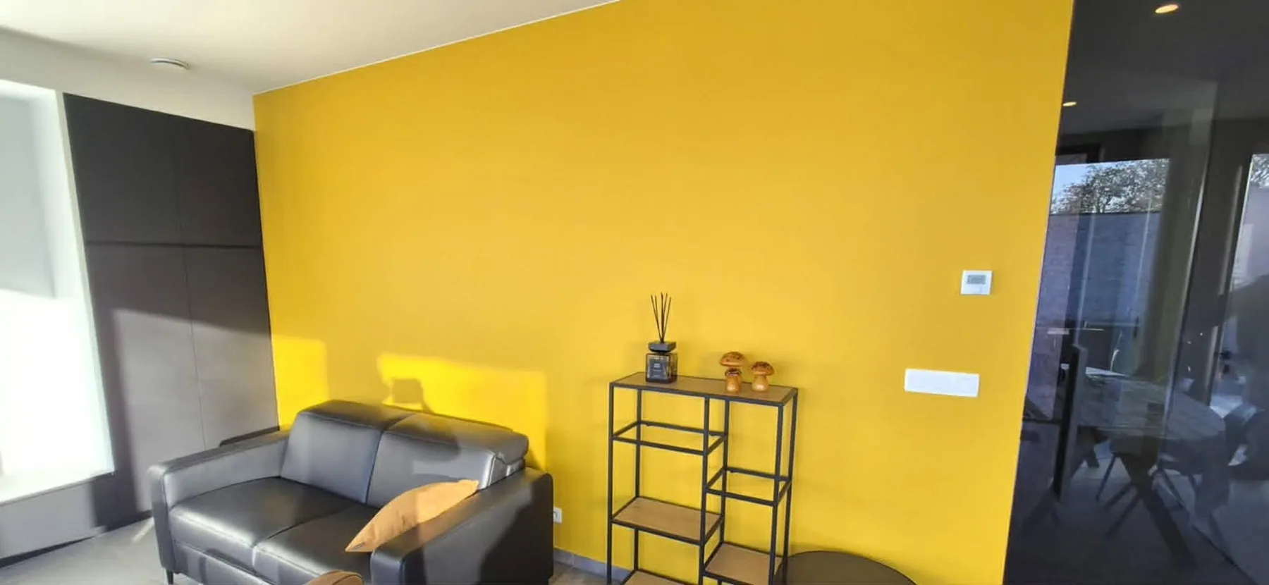 Schilder-, behang- of decoratiewerk uitgevoerd door Insta-Paint