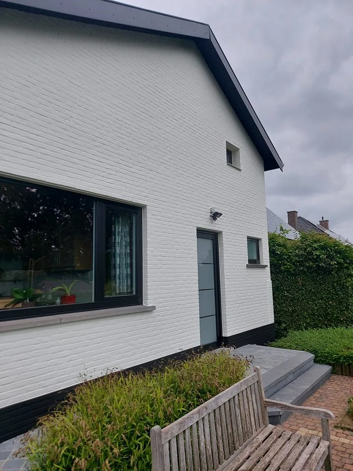 Buitenschilderwerken aan een woning in Bekkevoort