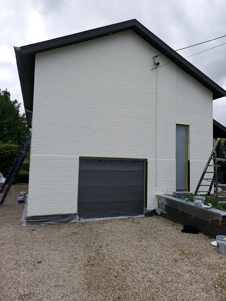 Buitenschilderwerken aan een woning in Bekkevoort