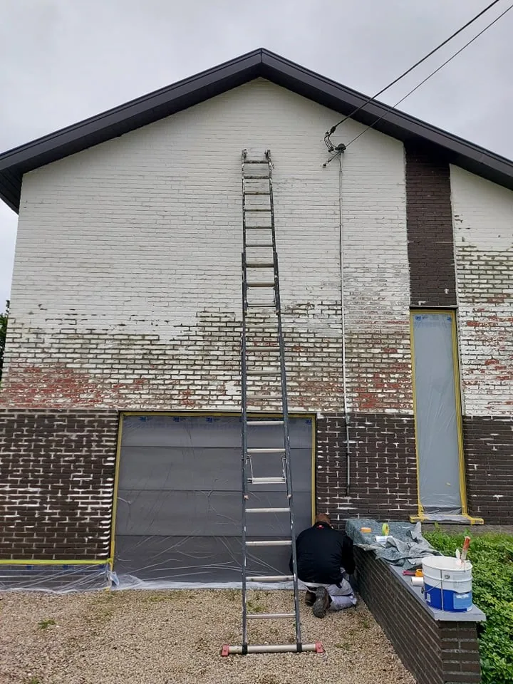 Buitenschilderwerken aan een woning in Bekkevoort