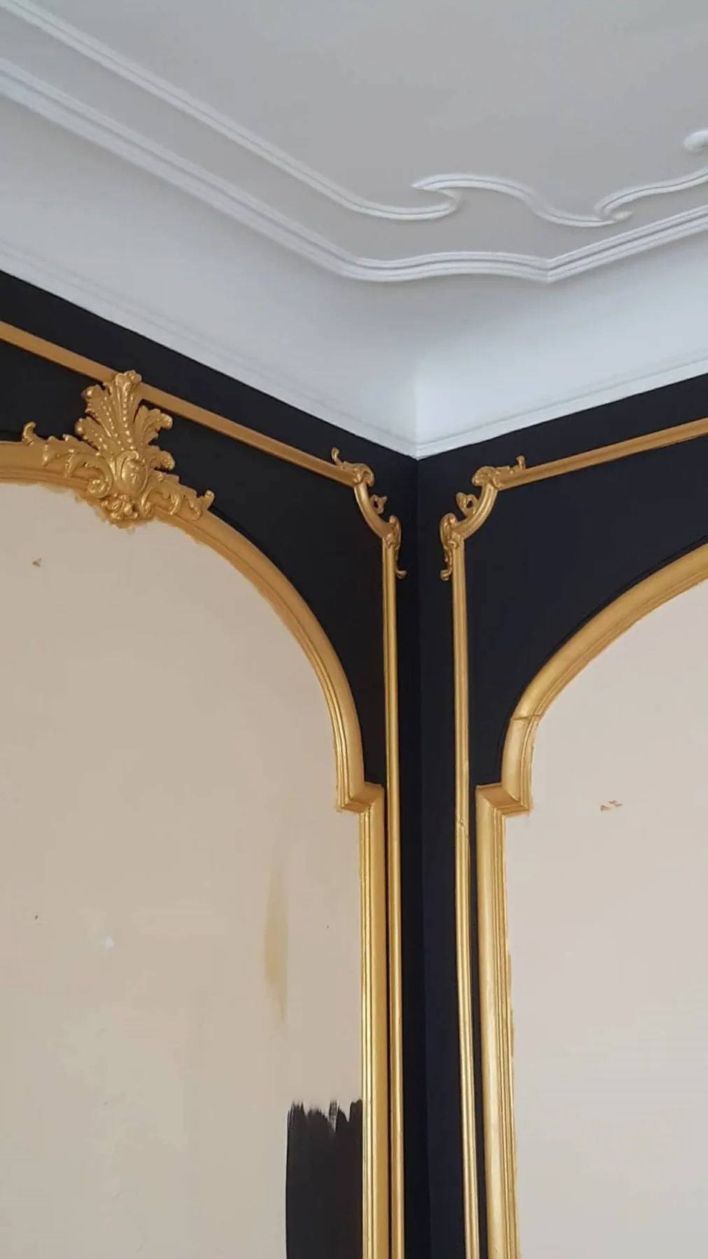 Raamdecoratie in een commerciële ruimte in Tienen